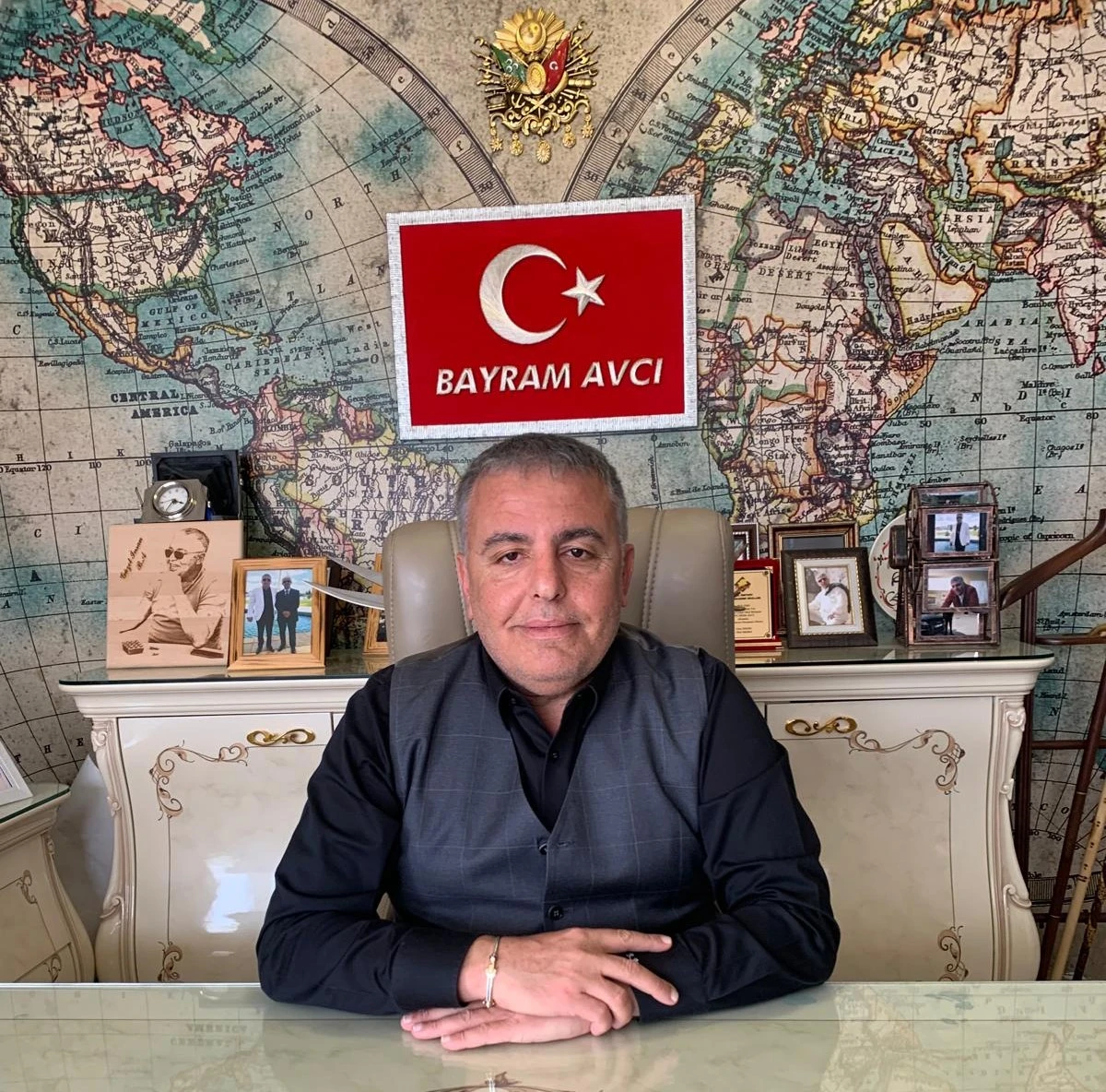 Bayram AVCI "D&uuml;nya Avucumuzda, Kıbrıs Uzağımızda!"