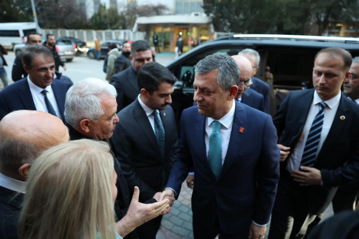 Mamak'a Hizmet Etmesi Gereken Başkan, İstanbul'da Ne Arıyor?